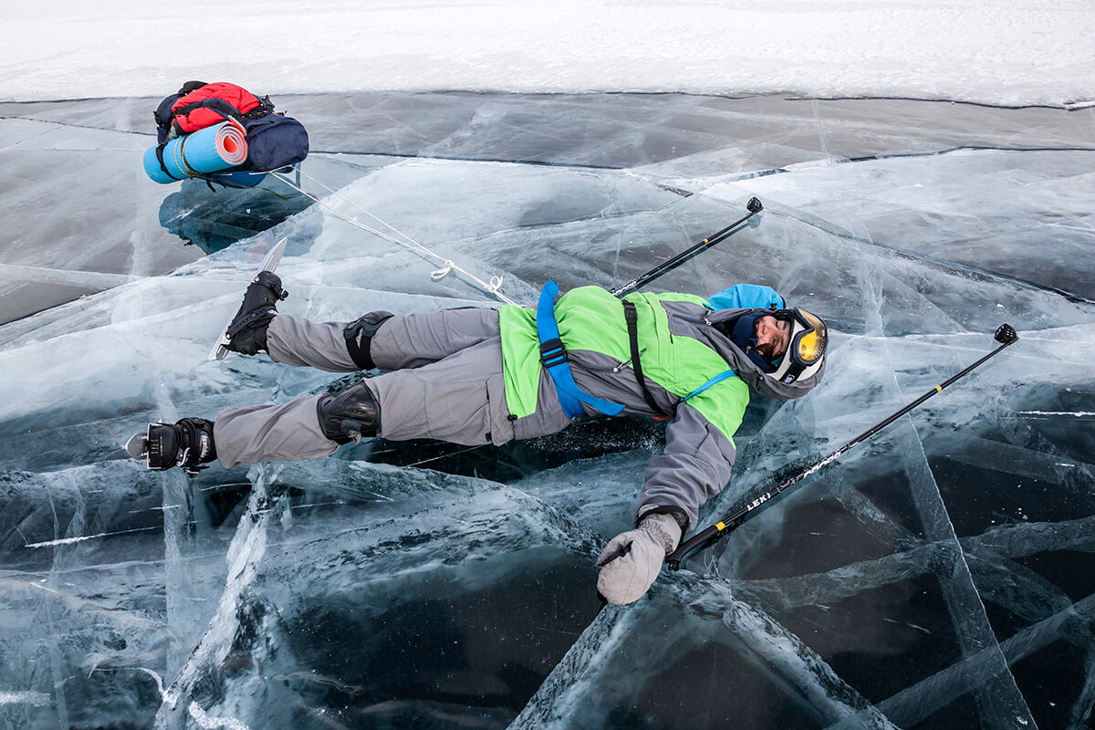 Baikal новости. Тур по Байкалу на коньках. Поход по льду Байкала. Ночевка Байкал зимой. Зимний Байкал коньки.